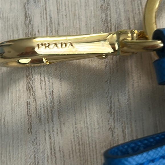 Prada Heart Keychain Bag Charm – Blue Saffiano Leather & Gold Hardware
New - Picture 7 of 8